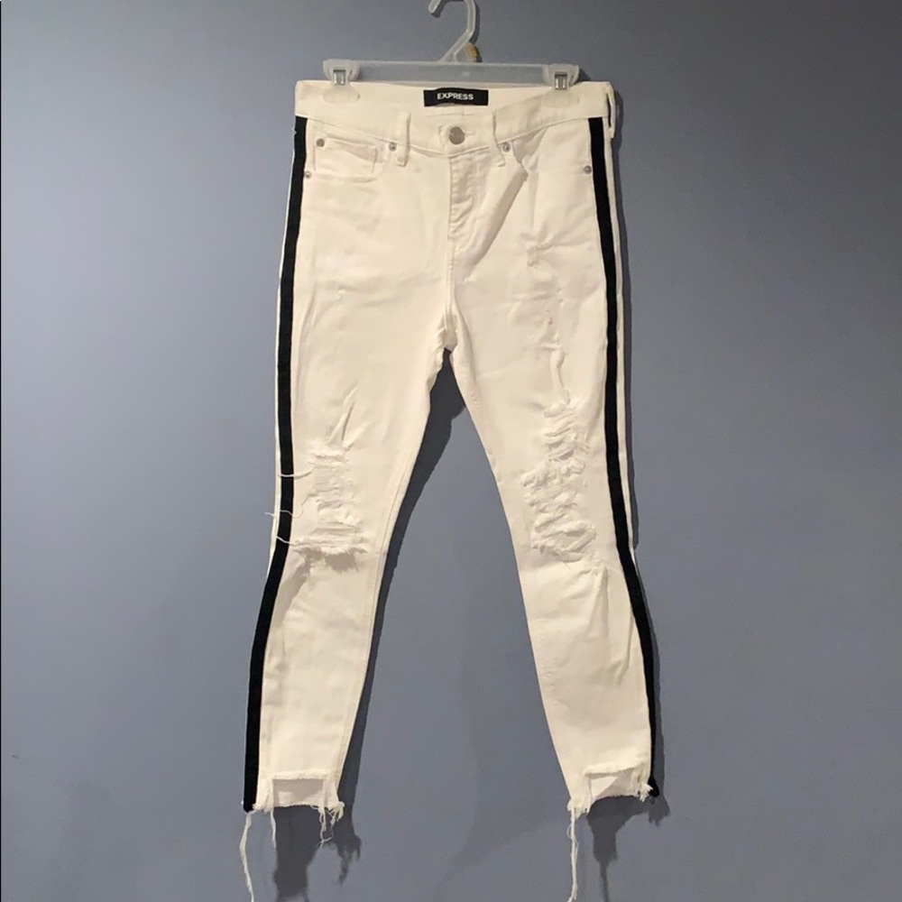 NWOT Express Jeans Mid Rise White Distressed